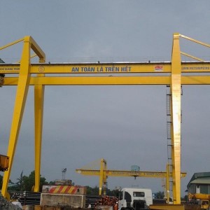 Cổng trục dầm đôi 100 tấn